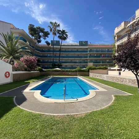 R123 Apartamento En La Planta Baja Con Piscina Cerca De La Playa Calafell Eksteriør billede