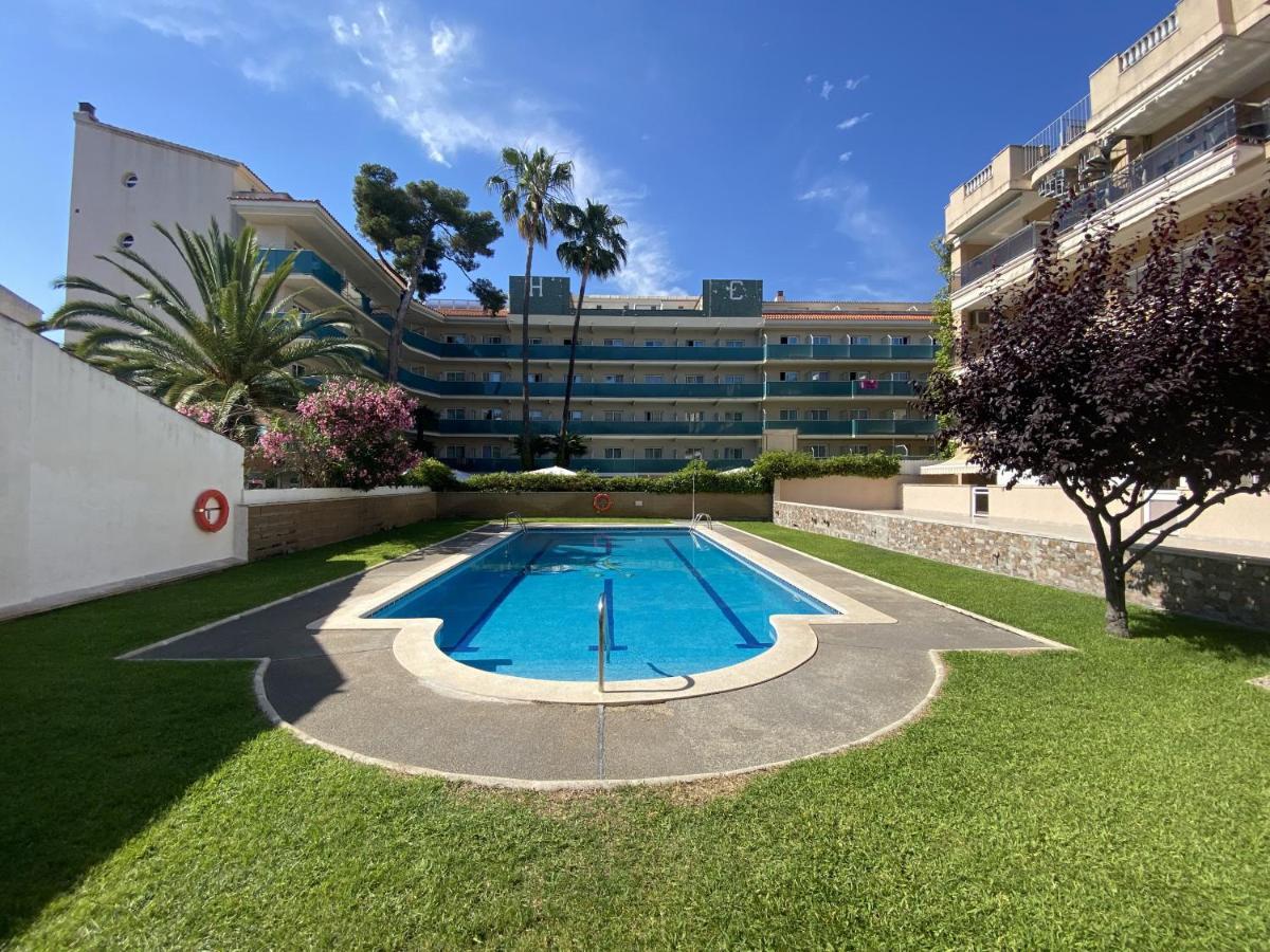 R123 Apartamento En La Planta Baja Con Piscina Cerca De La Playa Calafell Eksteriør billede